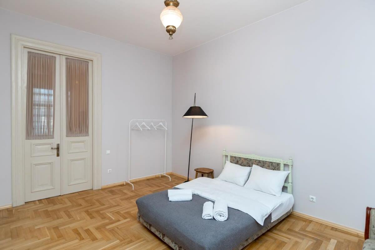 Stylish 2Br Apt In The Heart Of Old Tiflis Dış mekan fotoğraf